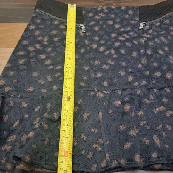 Marc by Marc Jacobs Blue Leopard Print Flared Mini Skirt Pleated Zippers Size 6 - Picture 8 of 10